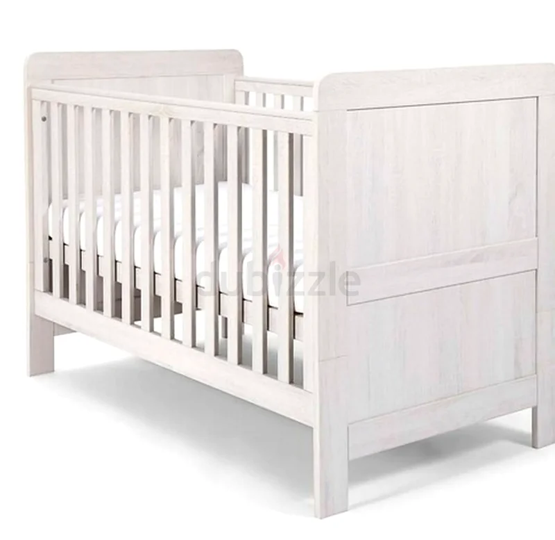 Perfect condition Mamas and Papas Baby cot that turns into toddler bed