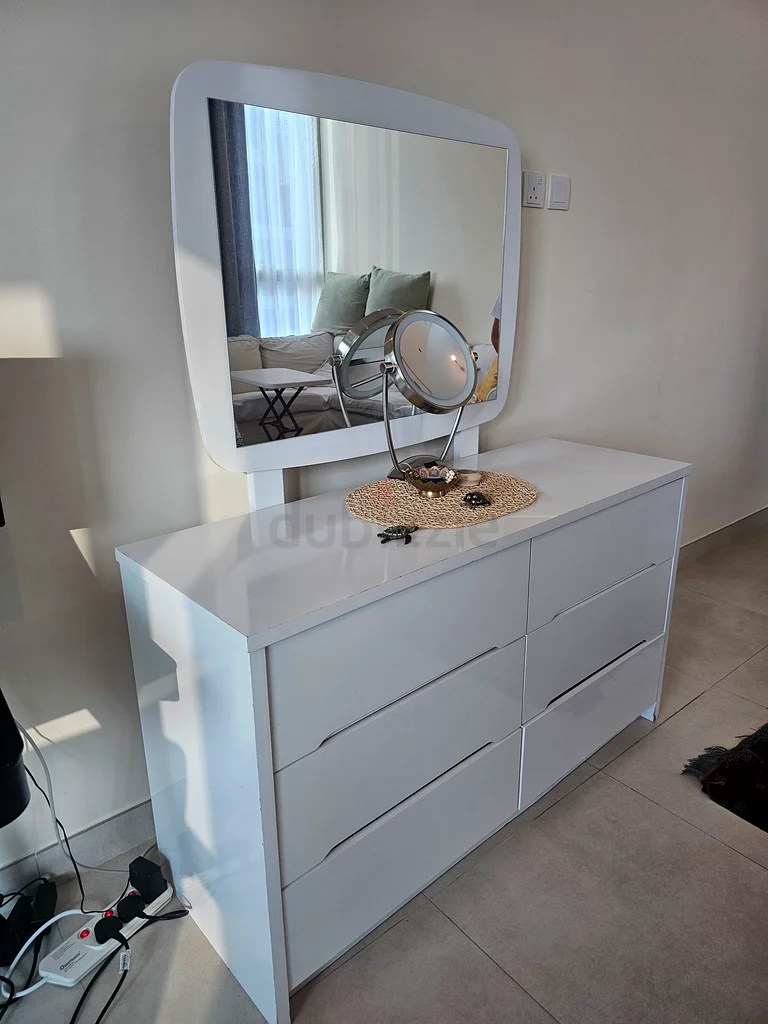 Dressing mirror
