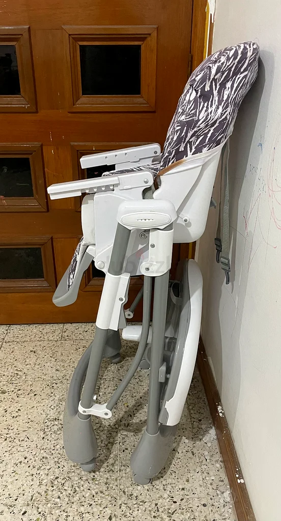 giggles high chair whitegray color