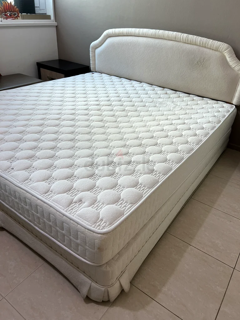 Bed Mattress Queen Size