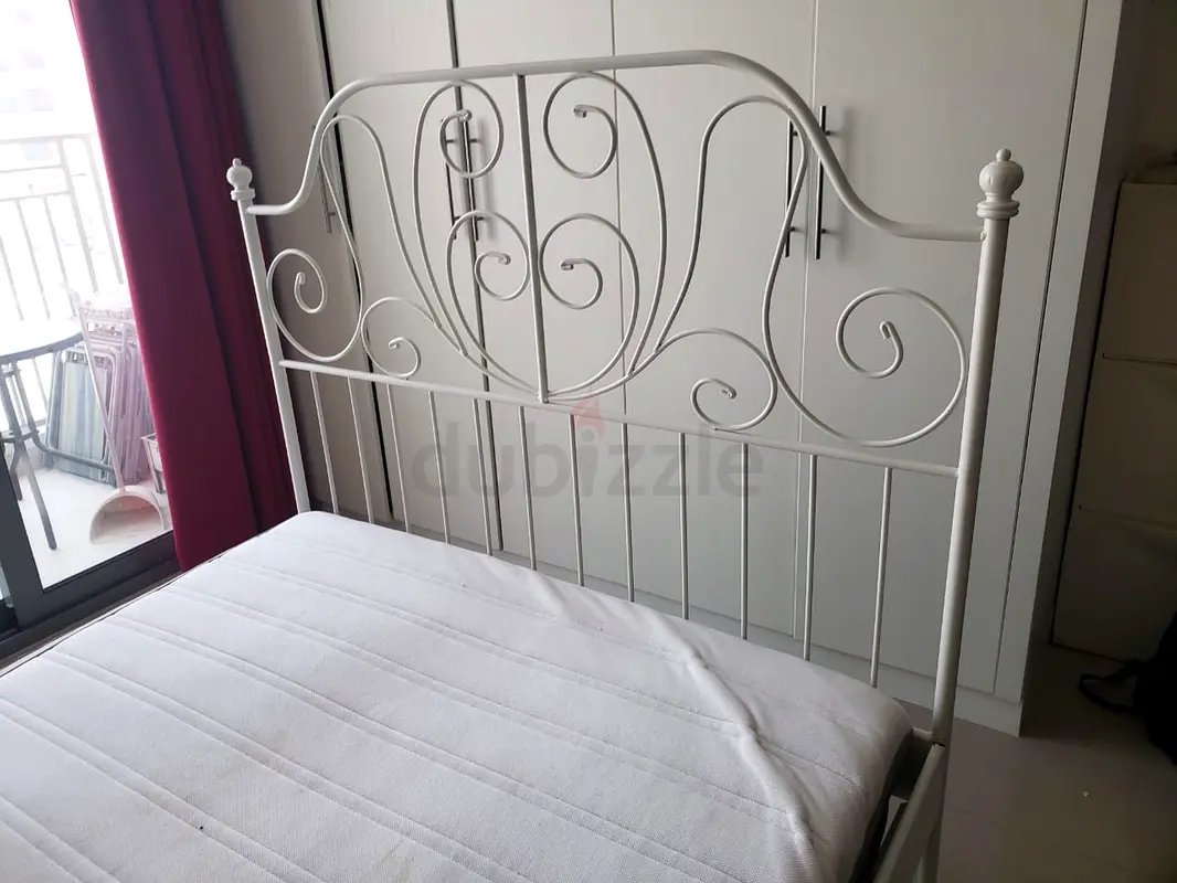 Queen Size bed with mattress