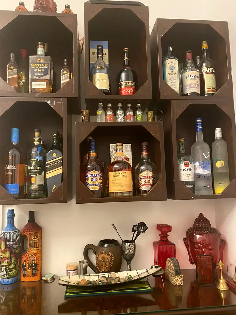 Bar counter with Shelves AED 500