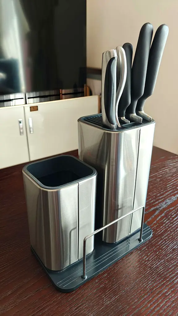 5 Kitchen Knives with holder and utensils box