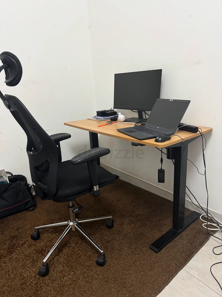 Height Adjustable Office Desk perfect for Home office