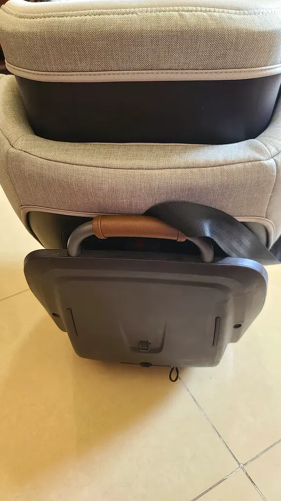 For Sale Baby Car Seat 250 AED