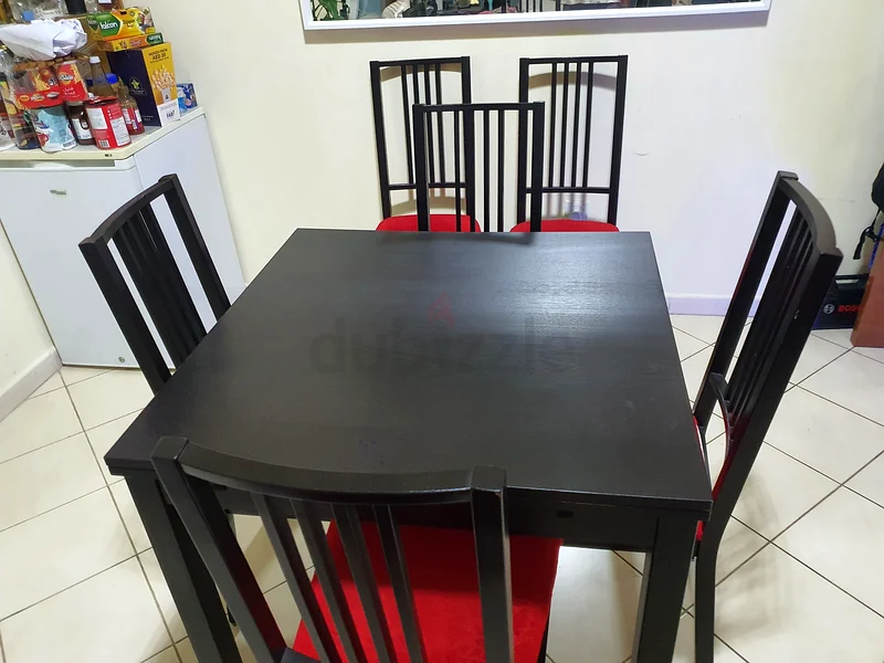 Ikea Extendable Table with 6 chairs