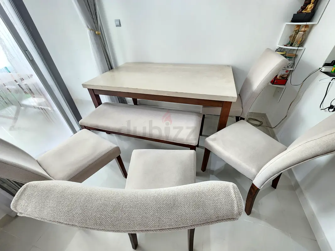 6 seater Dinning set and coffee table for sale