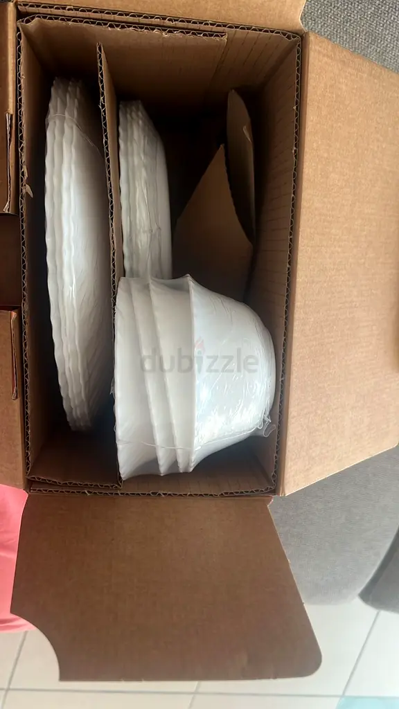 Home box dinner set 12 pcs box pack... Never used... Urgent sell