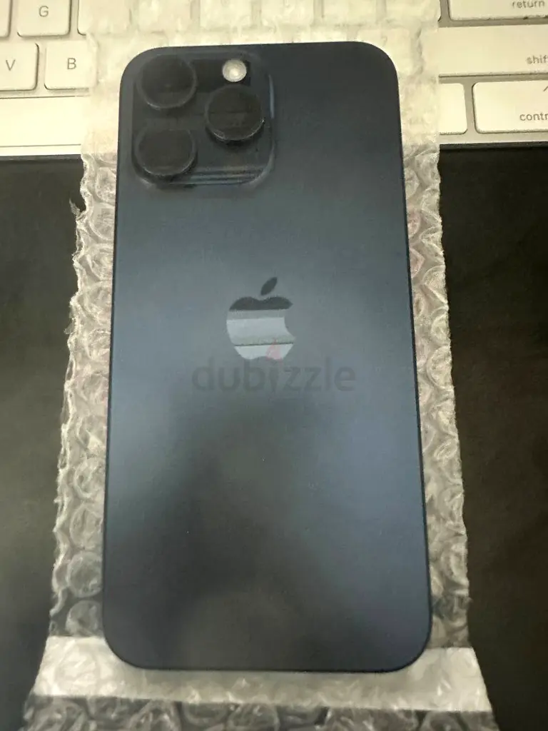 UNLOCKED Apple iPhone 15 Pro Max 256gb eSim MINT 100 Battery Dubai