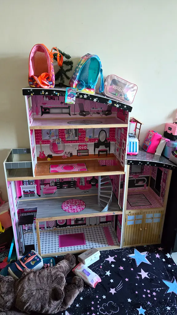 Doll house for sale