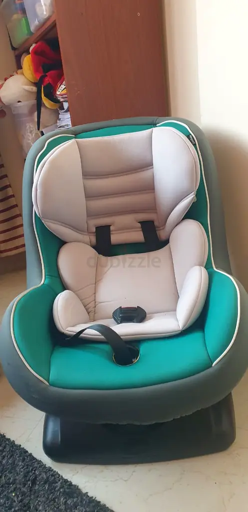 Baby car seat for 0 4 years old baby. In clean and decent condition