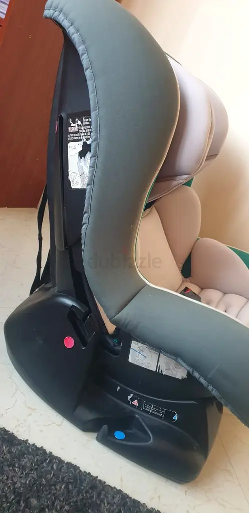 Baby car seat for 0 4 years old baby. In clean and decent condition