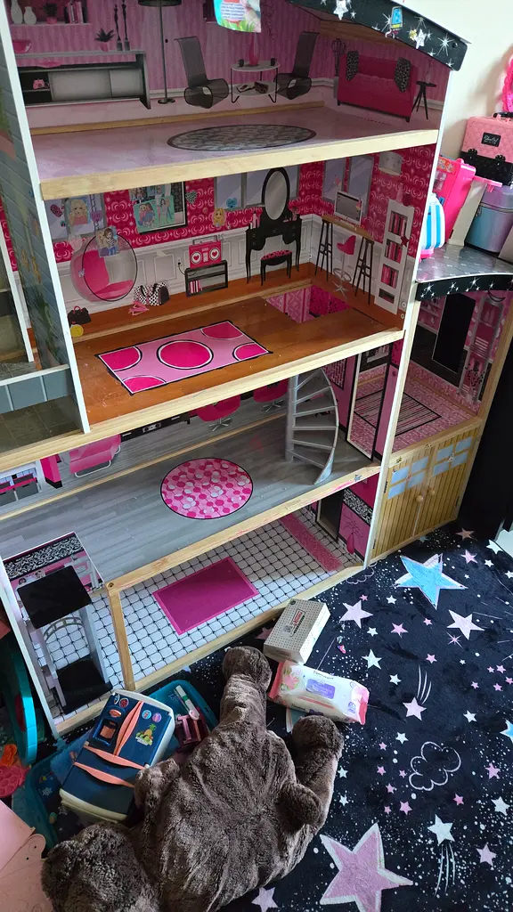 Doll house for sale