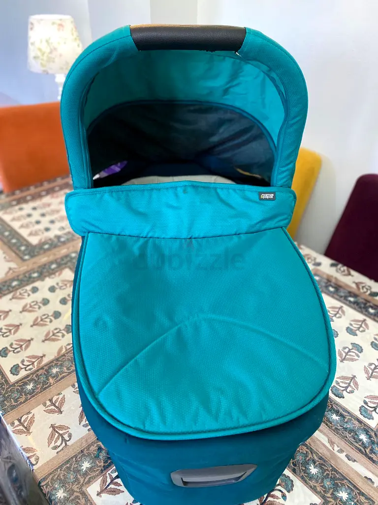 Baby cot / / sleeping bed from mamas and papas