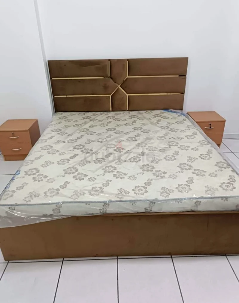 Brand new wooden king size 180x200 bed with mattress available