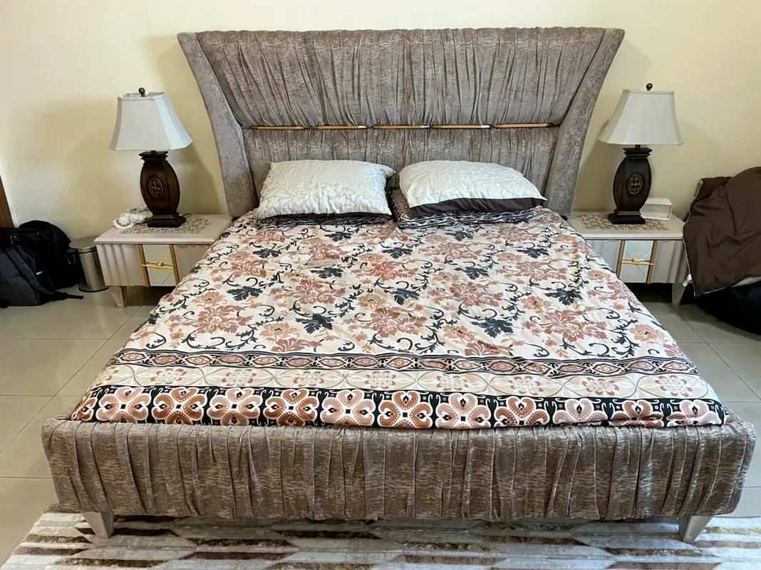 Complete bed set for sale, great condition